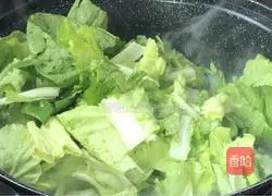 Illustration of how to make cabbage with melon seeds and kernels.6