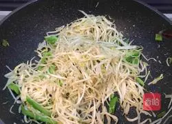 Illustration of how to stir-fry bean sprouts 5