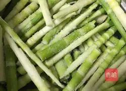 Braised wild mountain bamboo shoots in oil Illustration of how to do it 7