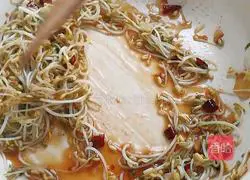 Hot and sour mung bean sprouts recipe 7