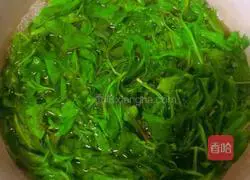 Illustration of how to make Malantou wolfberry mixed with fungus 2