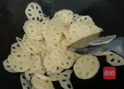 Illustration of how to make stir-fried lotus root slices 3