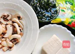 Mushroom, tofu and wakame soup recipe 2