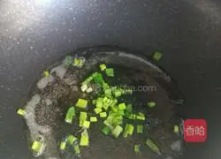 Illustration of how to stir-fry eggplant and green pepper 6