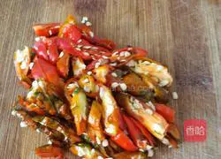 Illustration of how to make spicy and sour potato shreds 1