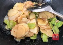 Illustration of how to make hot pepper potato slices 6