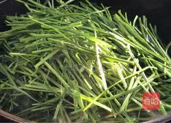 Illustration of how to make fried leeks with red pepper 4