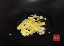 Illustration of how to stir-fry corn shoots and sea greens 4