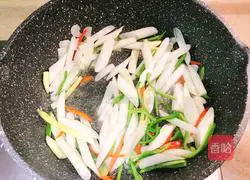 Illustration of how to make stir-fried lotus root 9