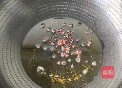 Illustration of how to cook day lilies 7