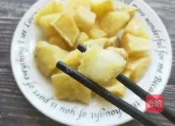 Illustration of how to make salt and pepper potato wedges 10
