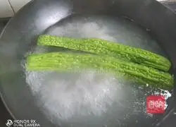 Illustration of how to make cold bitter melon 3