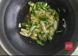 Illustration of how to make spicy stir-fried kidney beans and potato cubes 6