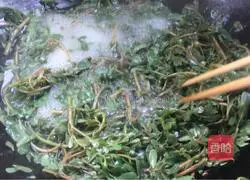 Illustration of how to make wolfberry and purslane 3