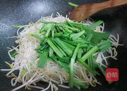 Illustration of how to make scrambled eggs with bean sprouts 6