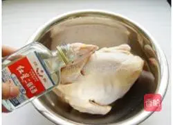 Illustration of how to make salt-baked chicken 1