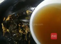 Illustration of how to stew the four treasures (mushrooms, fungus, yellow flowers and yuba) 7