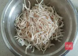 Illustration of how to make cold shredded chicken 11