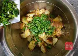 Mediterranean roasted potatoes recipe illustration 12