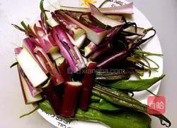 Illustration of how to make stir-fried red cabbage and greens 2