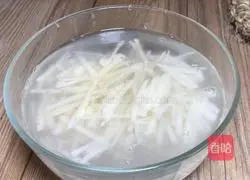 Illustration of how to make green stir-fried lotus root 1