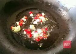 Illustration of how to make spicy fried green beans 4