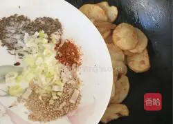 Illustration of cooking potato slices 12