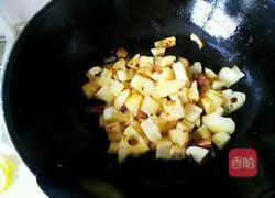 Illustration of how to make fried lotus root 6