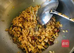 Illustration of how to stir-fry Cantonese preserved vegetables 4