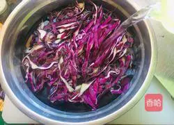 Illustration of how to make cold purple cabbage 3