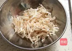 Illustration of how to make cold peanuts and spinach 4