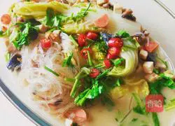 Illustration of how to make vermicelli and baby vegetables in soup 4