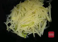 Illustration of how to make spicy and sour potato shreds 8