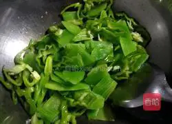 Illustration of how to make green pepper and lettuce 6