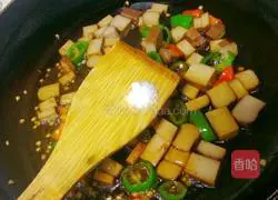 Illustration of how to make dried peppers and scrambled eggs 5