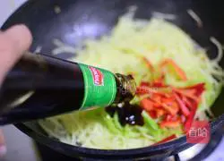 Illustration of how to make pepper-fried shredded potatoes 7