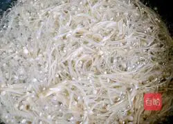 Illustration of how to make cold cucumber and enoki mushrooms 3