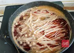 Illustration of how to make spicy boiled fat beef 3