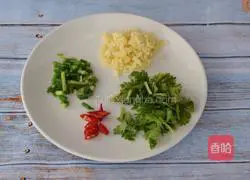 Illustration of how to shred king oyster mushrooms 3