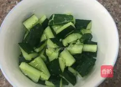 Illustration of how to make cold cucumbers 4