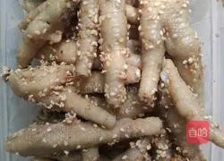 Illustration of salt-baked chicken feet 8