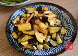 Illustration of how to make stir-fried green beans and eggplant 4