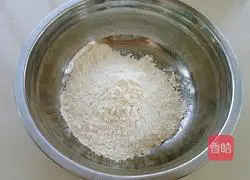 Illustration of how to make noodles with scallion oil 1