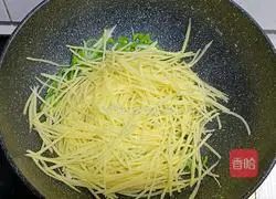 Illustration of how to make green pepper and potato shreds 8