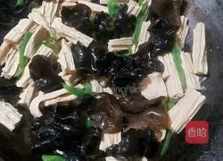 Yuba Illustration of how to make fried fungus with green pepper 6