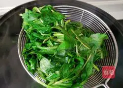 Illustration of how to make stir-fried malan with dried aroma 8