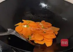 Illustration of how to make stir-fried carrots 2