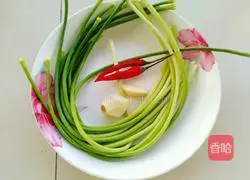 Cold hand-shred garlic moss Illustration of how to do it 1