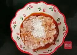 Illustration of how to make steamed lotus root clips 4