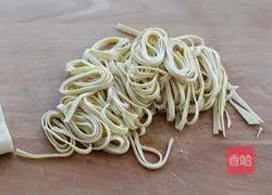 Illustration of how to make cucumber cold shredded dried tofu 2